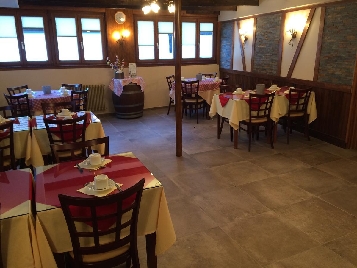 Auberge Des Trois Chateaux Егишем Екстериор снимка